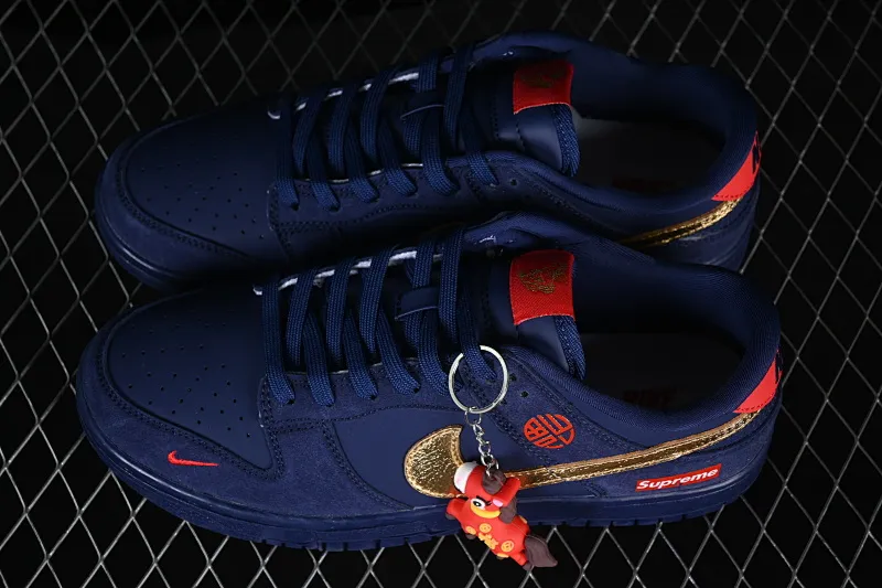 All categories Nk SB Dunk Series Nk SB Dunk Low High-end customized low-top sneakers Nike SB Dunk Low Year of the Horse limited edition Navy blue gilt High-end private customization low-top casual sneakers NH0601-486